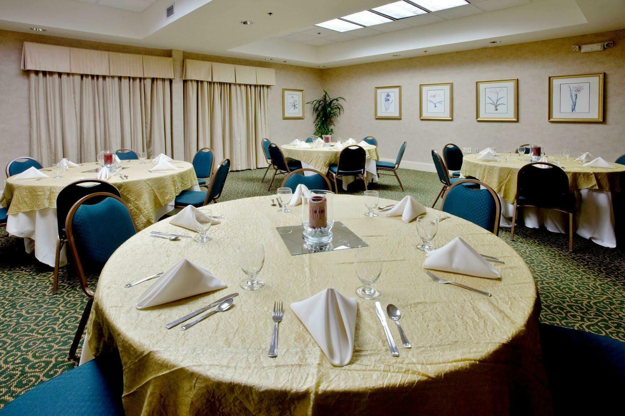 Holiday Inn & Suites Raleigh Cary By Ihg Restaurace fotografie